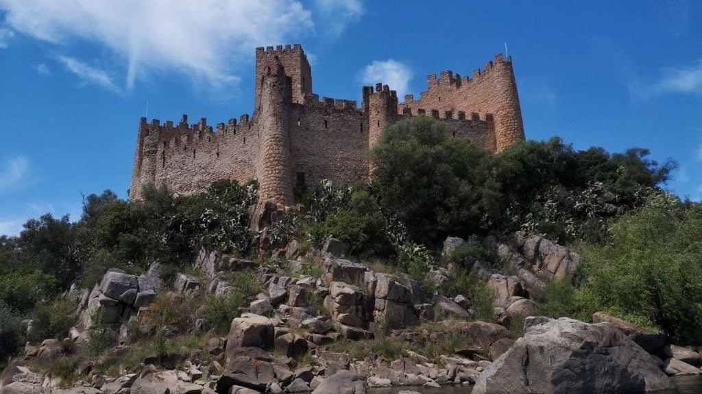 Almourol Castle, Portugal | History & Interior - ANIMESONNET