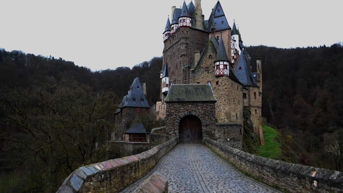 Eltz Castle, Germany | Location | Interior - ANIMESONNET